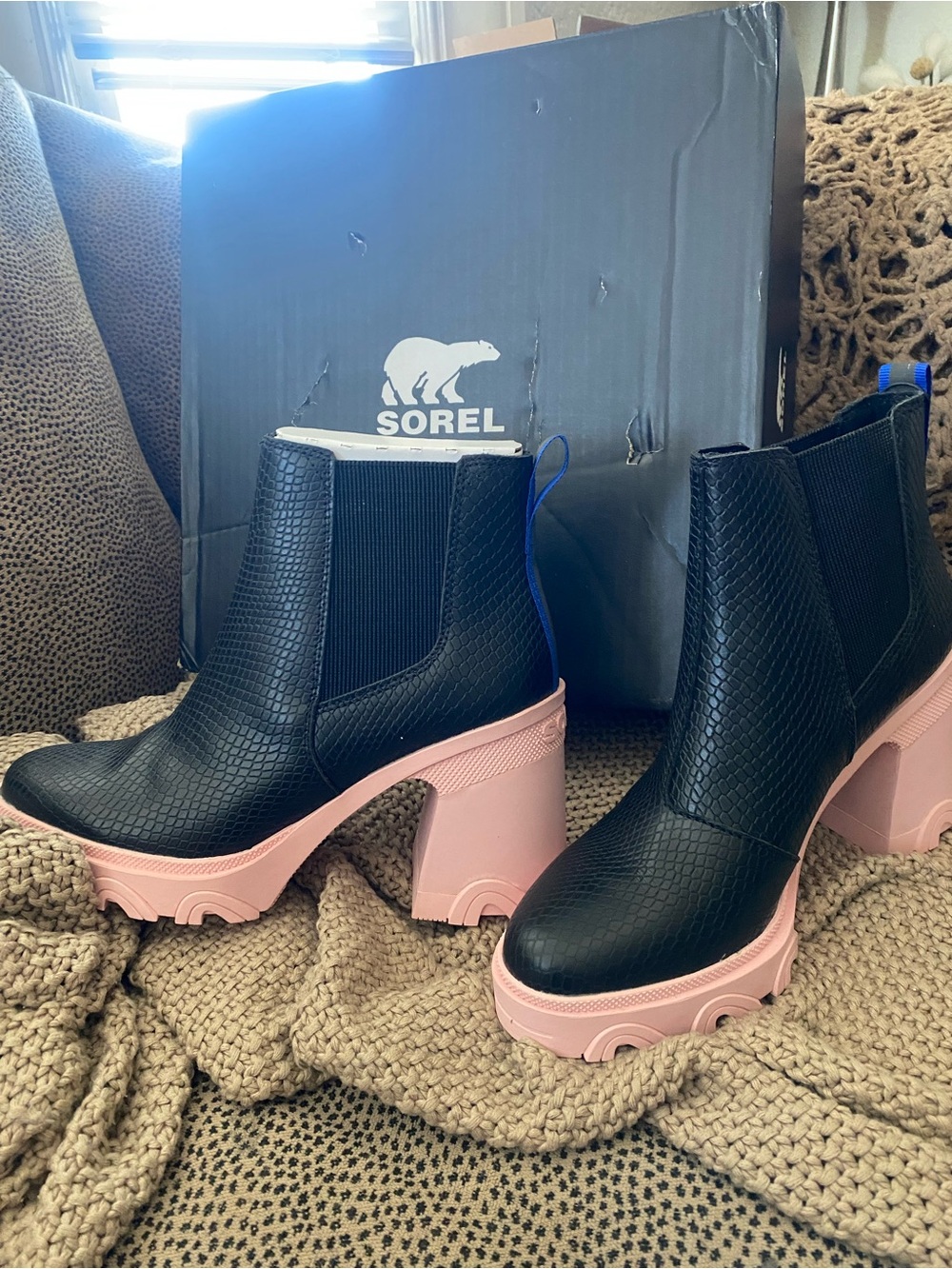 Sorel Brex Heel Chelsea black pink boots 8.5 NEW NIB